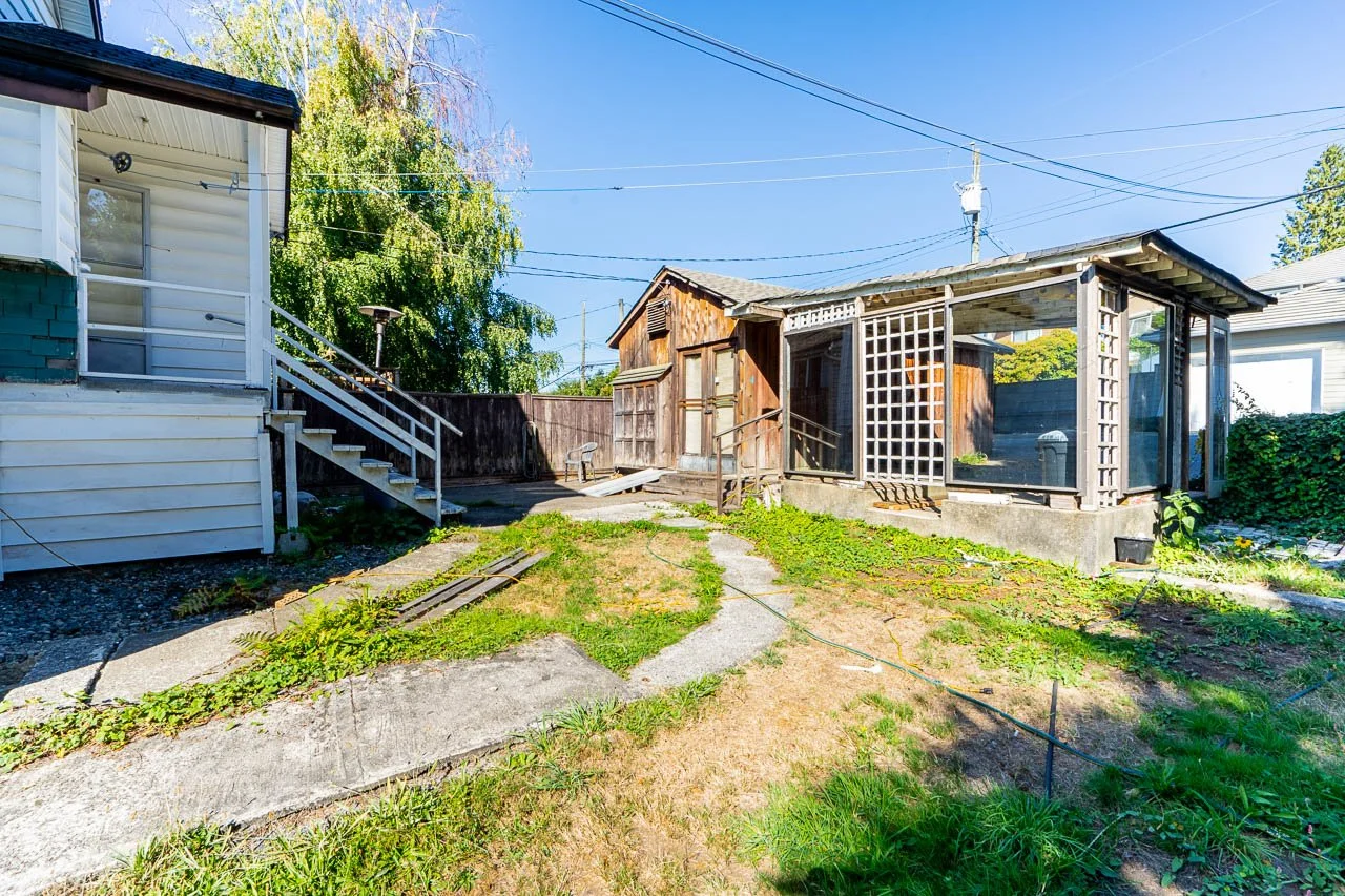 618 4th East Street North Vancouver-6.jpg