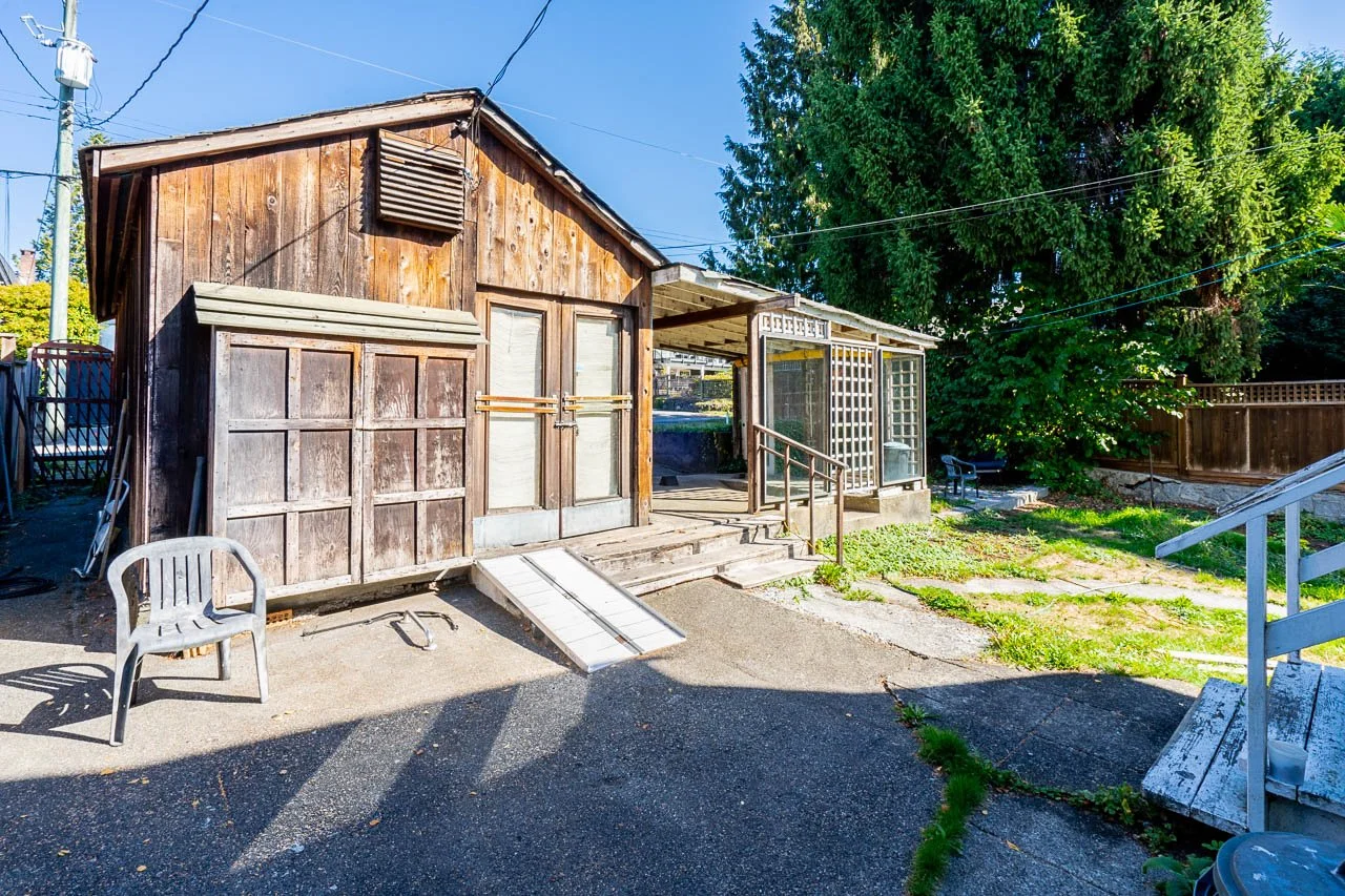 618 4th East Street North Vancouver-9.jpg