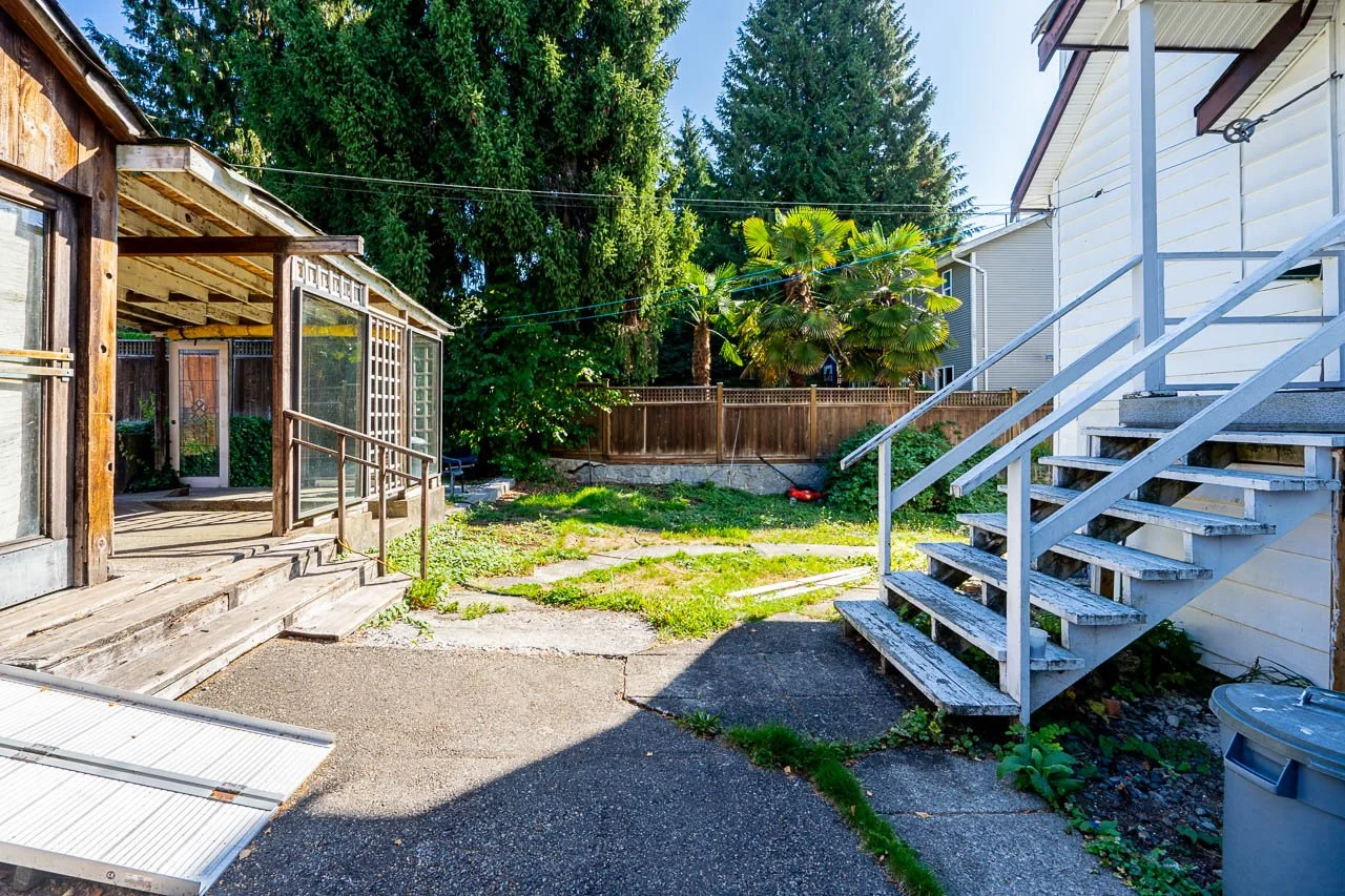 618 4th East Street North Vancouver-10.jpg