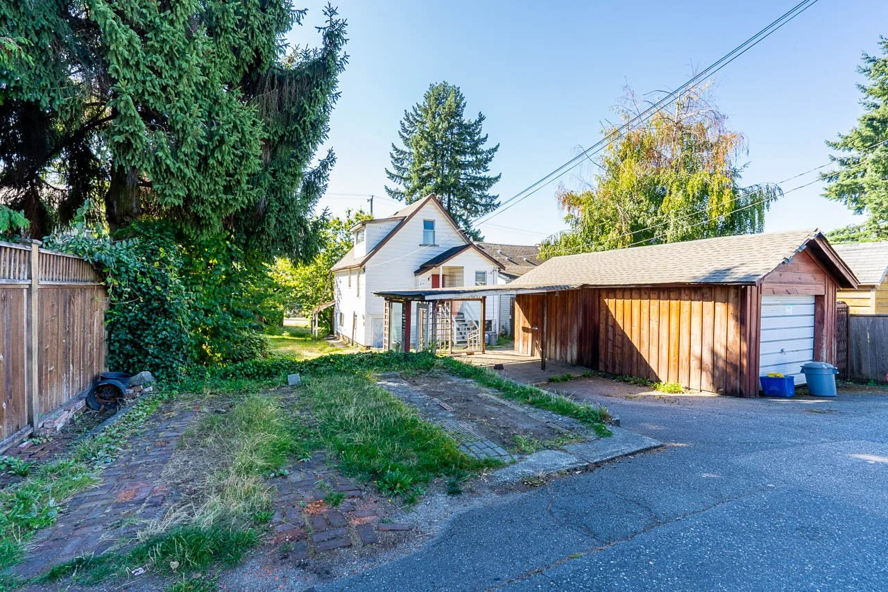 618 4th East Street North Vancouver-12.jpg