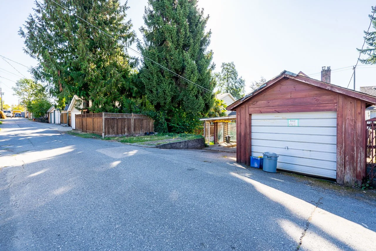 618 4th East Street North Vancouver-13.jpg