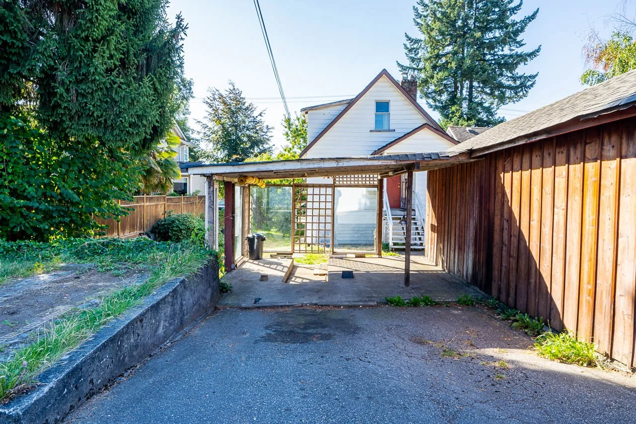 618 4th East Street North Vancouver-14.jpg