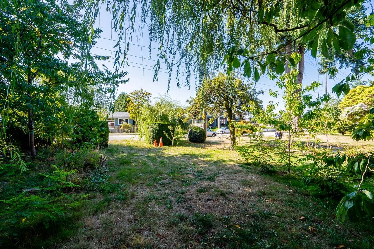 618 4th East Street North Vancouver-16.jpg