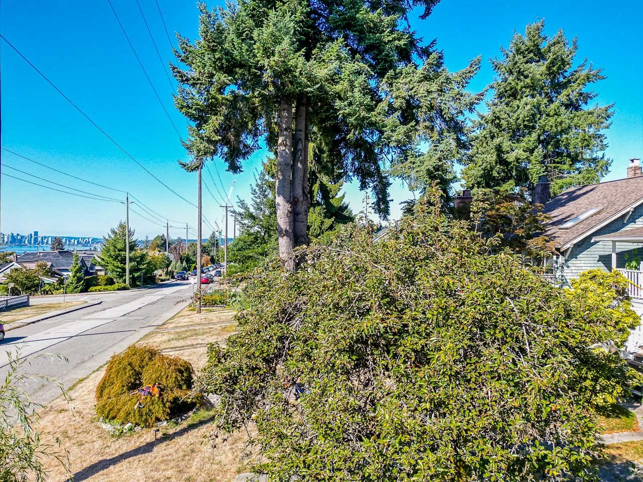 618 4th East Street North Vancouver-18.jpg
