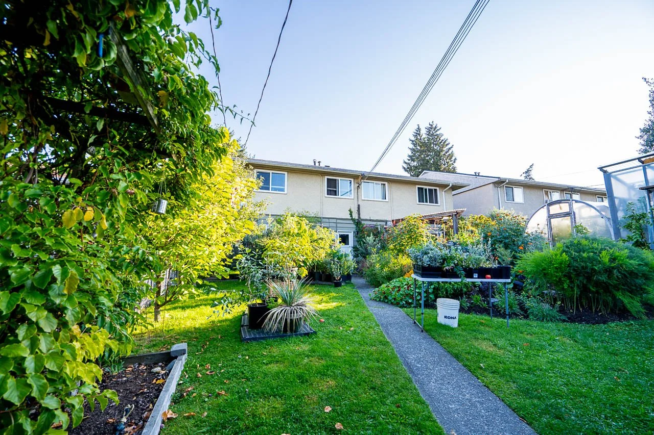 417 1st Street North Vancouver-4.jpg
