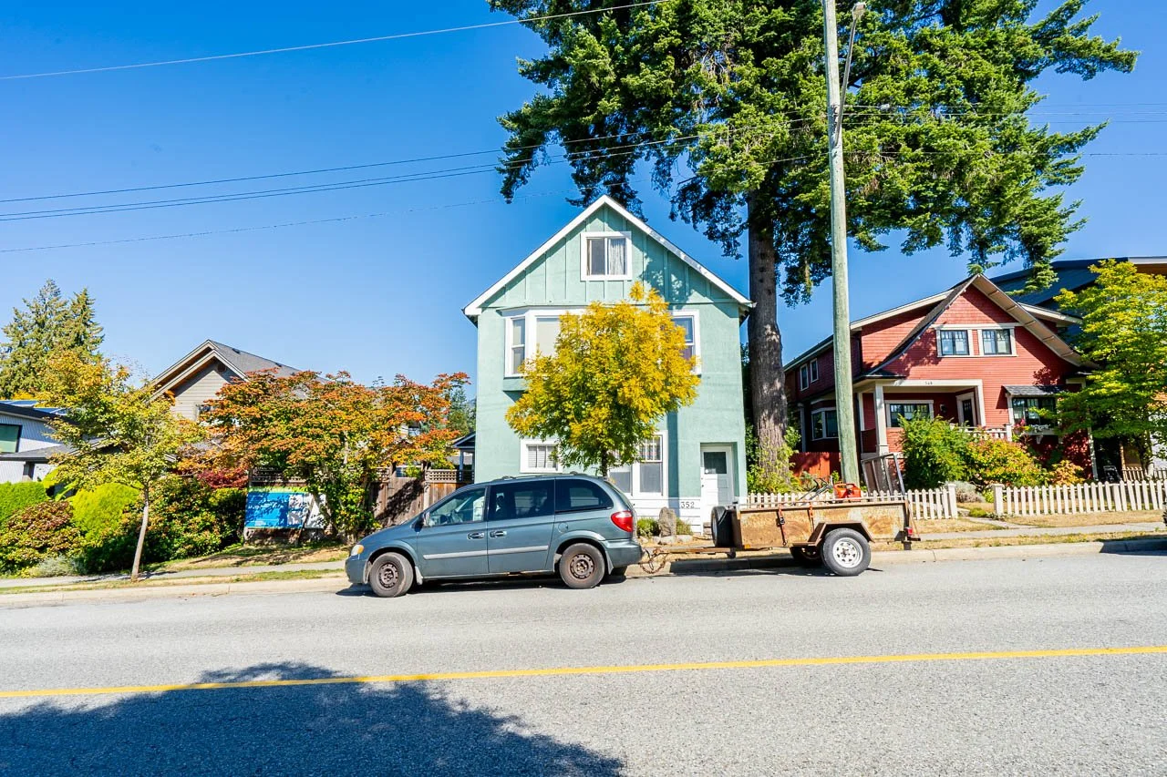 352 15th W Street North Vancouver-1.jpg