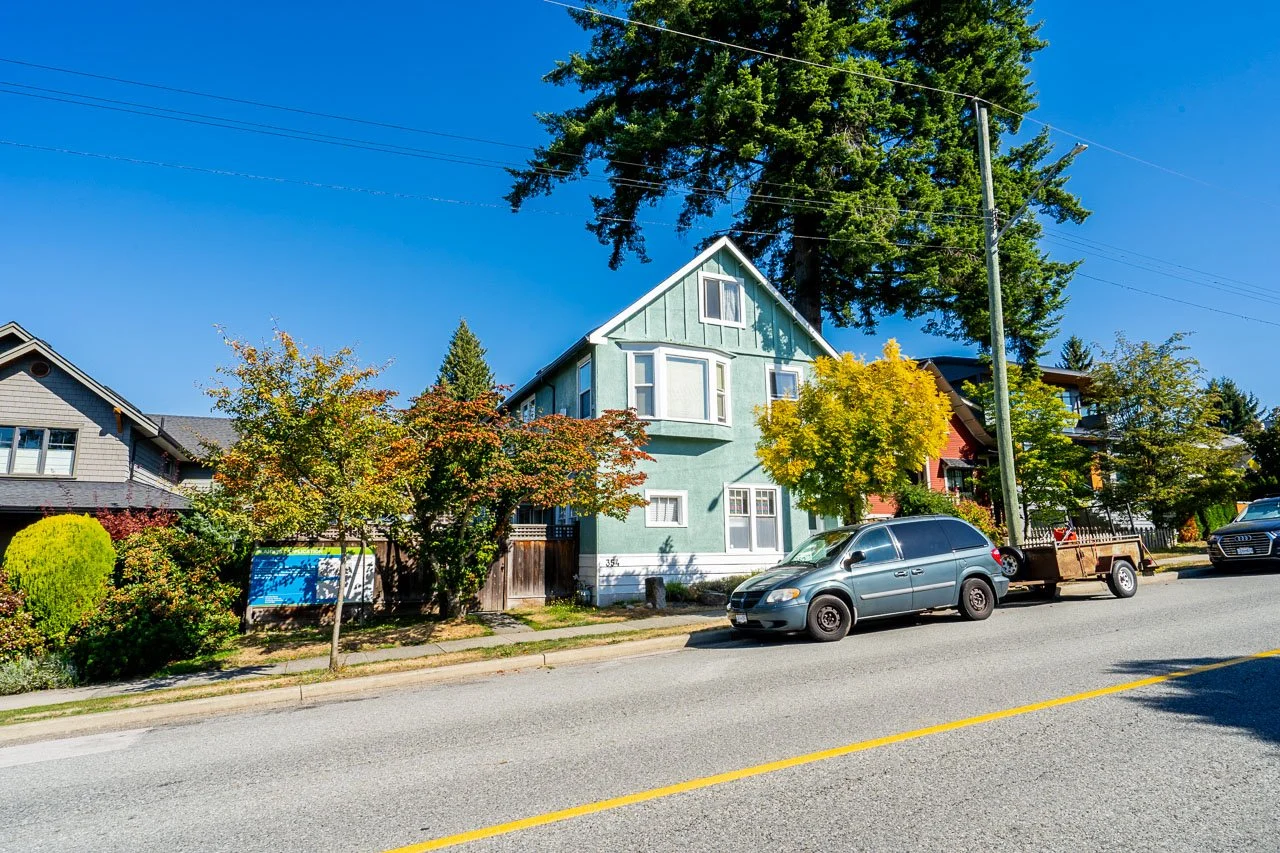 352 15th W Street North Vancouver-3.jpg