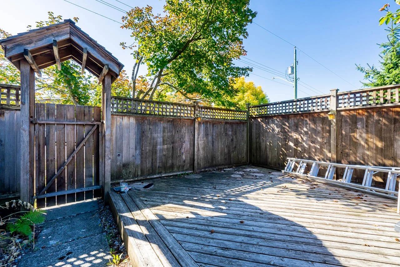 352 15th W Street North Vancouver-8.jpg