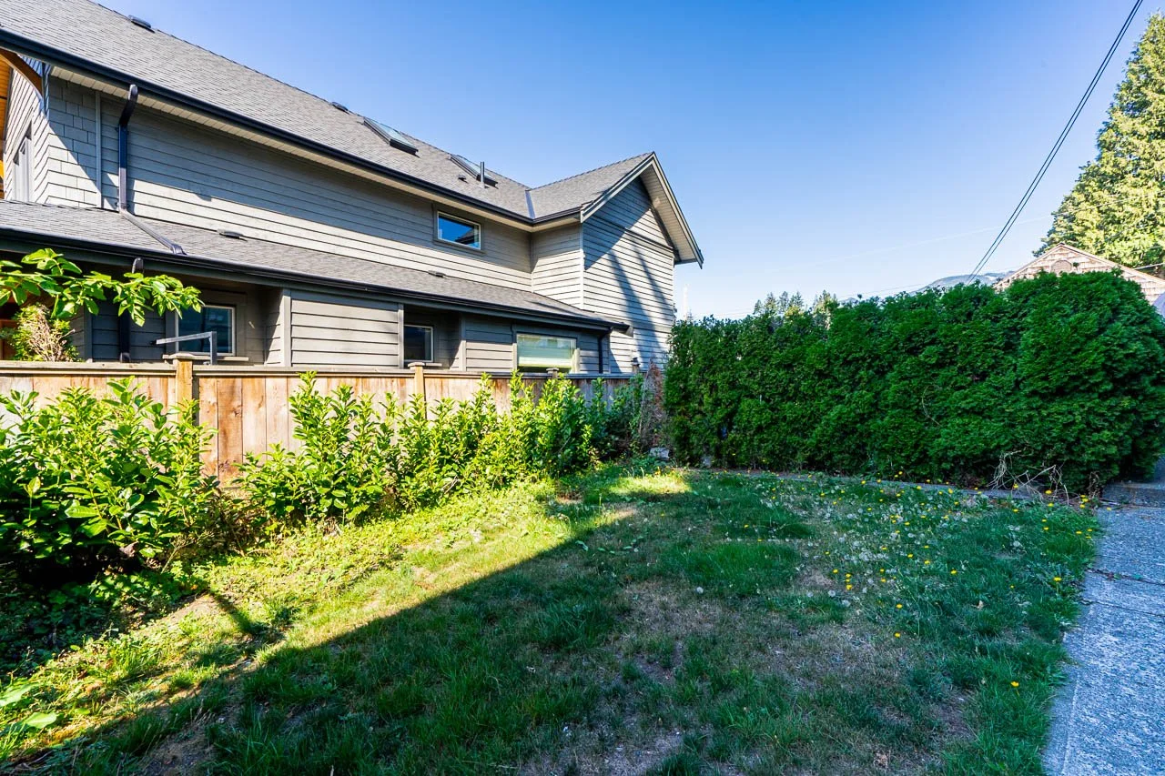 352 15th W Street North Vancouver-10.jpg