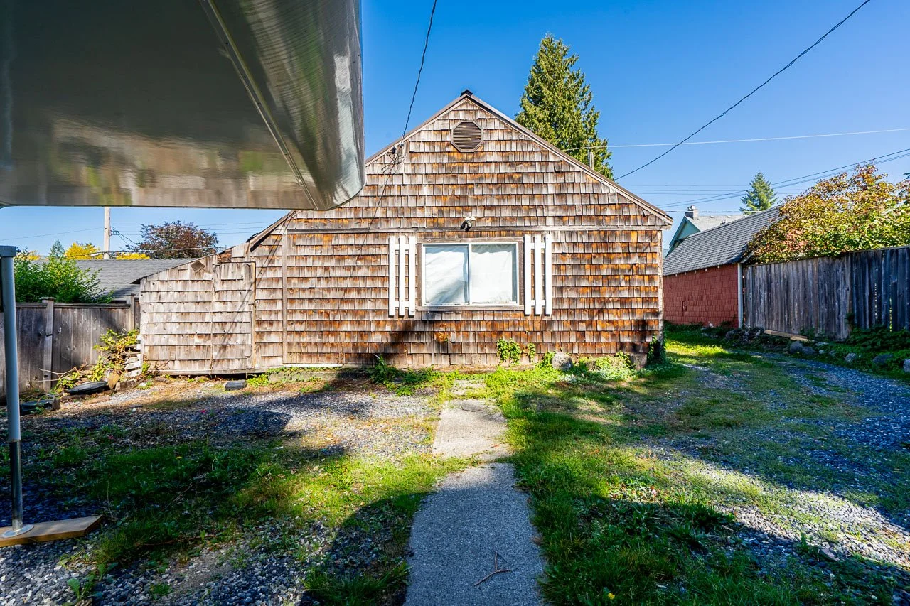 352 15th W Street North Vancouver-12.jpg