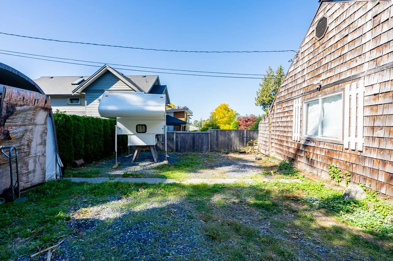 352 15th W Street North Vancouver-15.jpg