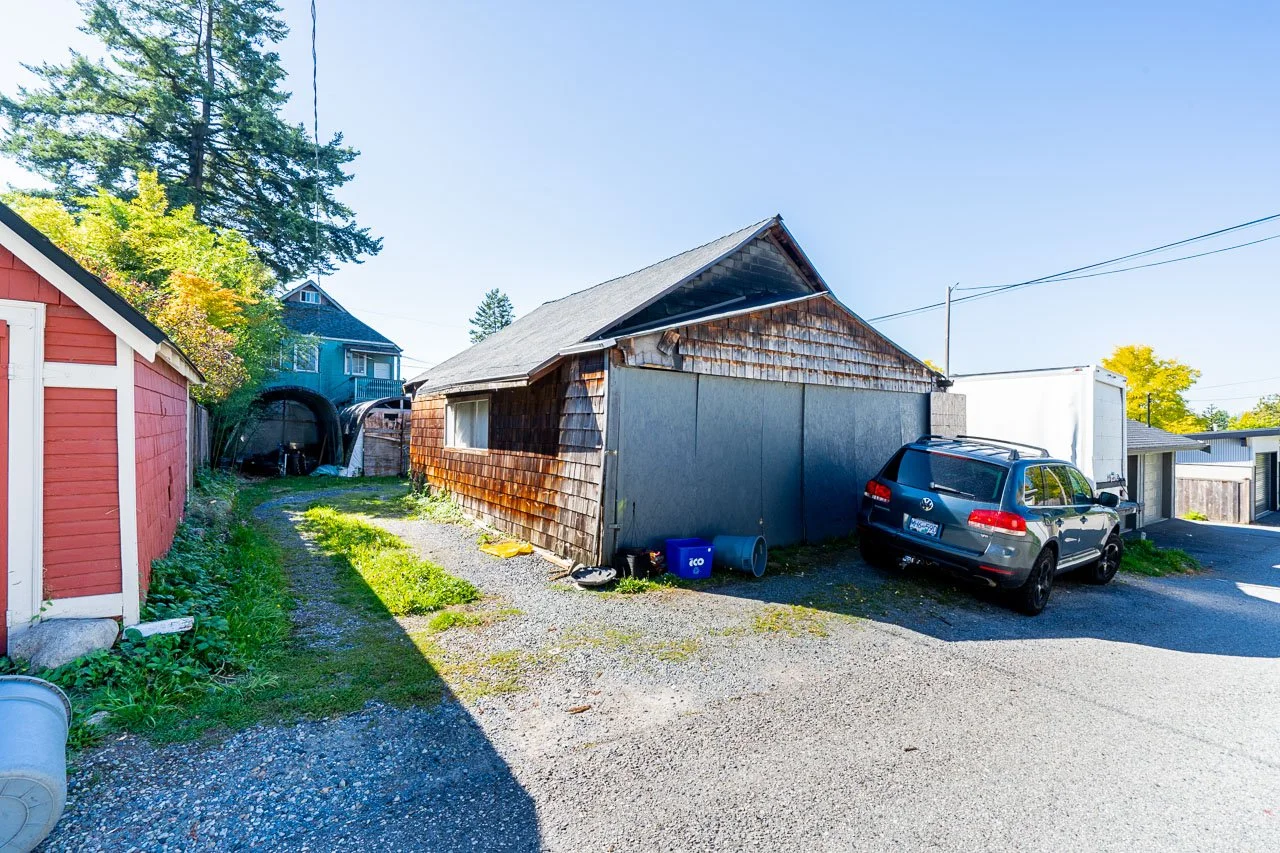 352 15th W Street North Vancouver-16.jpg