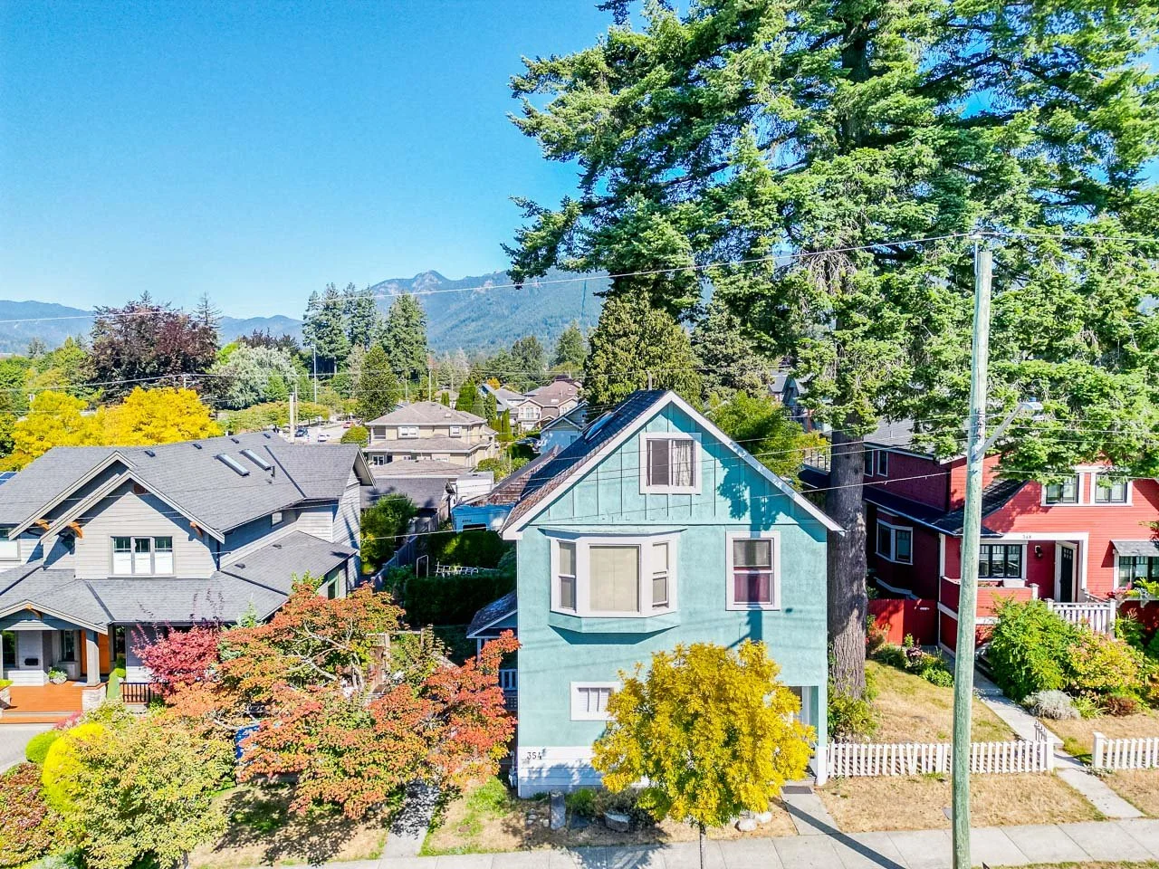 352 15th W Street North Vancouver-18.jpg