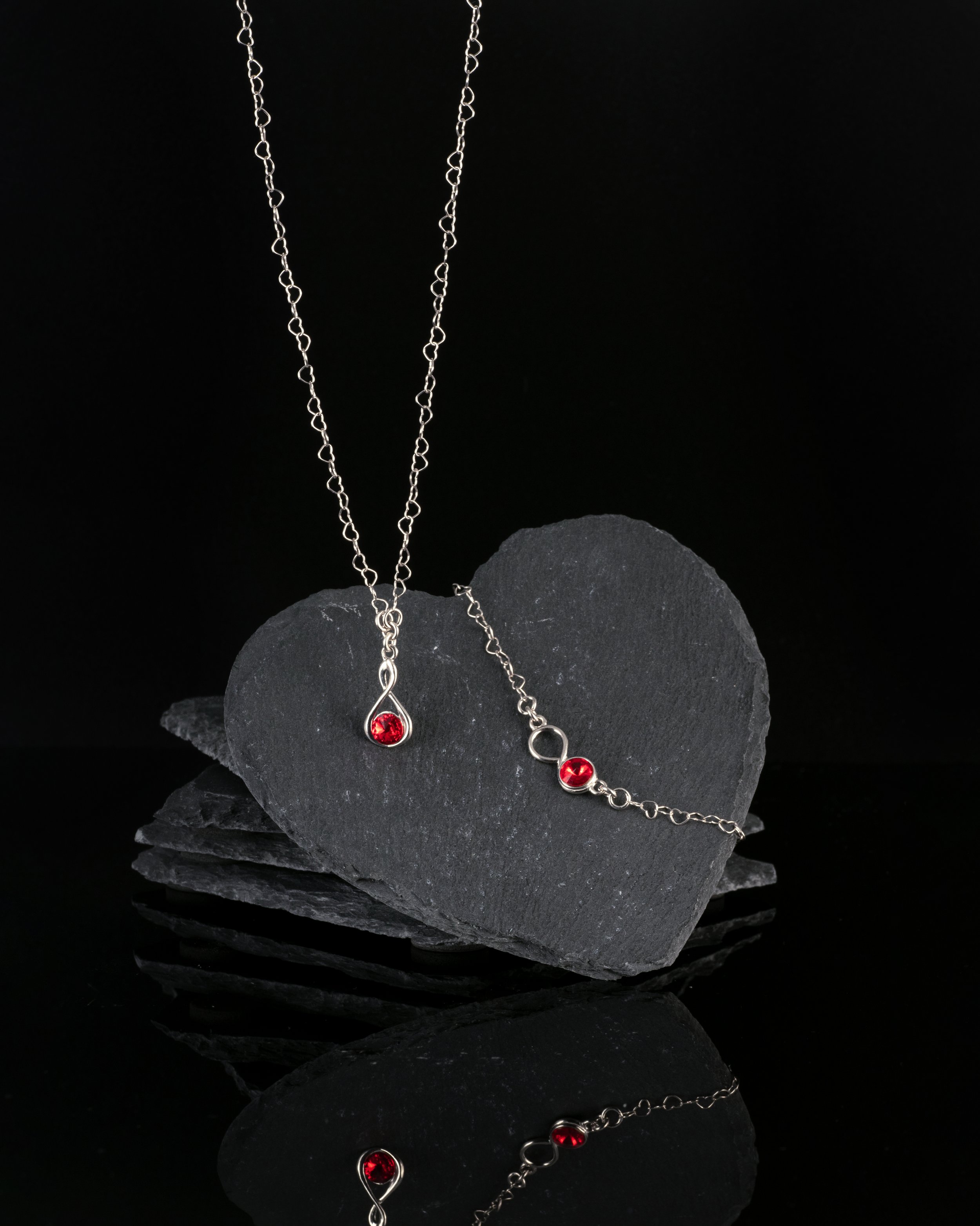 unique stories,bracelet,red,mix,pendant,hart.jpg