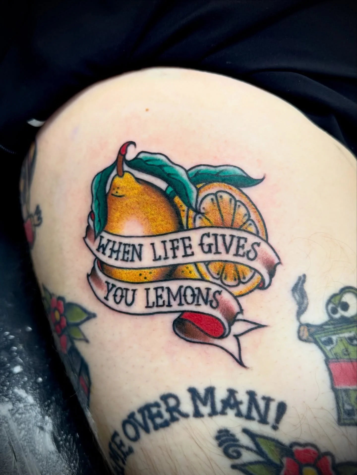 When life gives you lemons by @gordy_evelyn_tattooer 

Get in touch to book in:

📧 info@sunsettattoo.co.nz
🛜 www.sunsettattoo.co.nz

#sunsettattoonz #aucklandtattoo #whenlifegivesyoulemons #traditionaltattoo