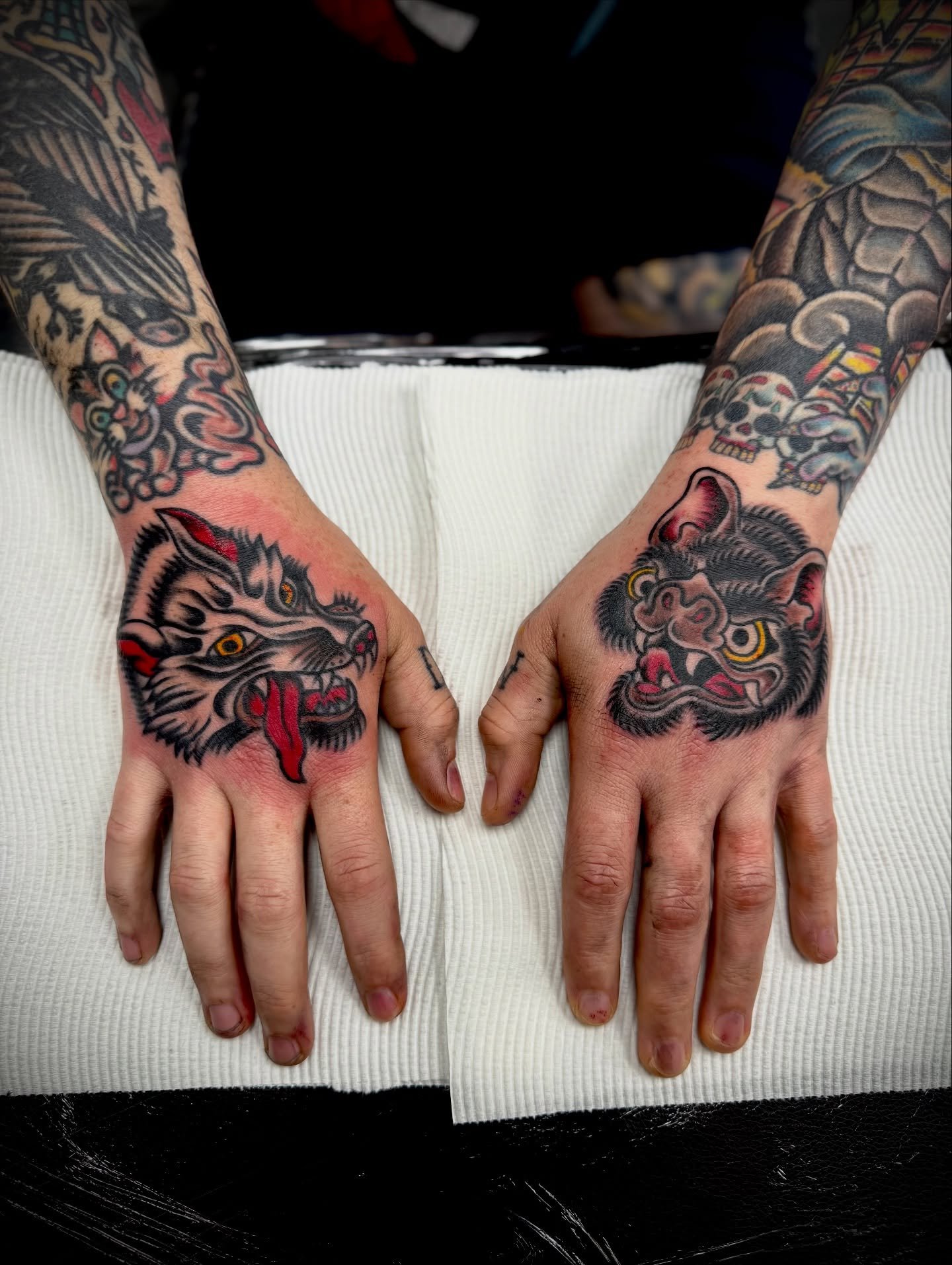 Hand tats by @gordy_evelyn_tattooer 

Get in touch to book in with Gordy!

📧 info@sunsettattoo.co.nz
🛜 www.sunsettattoo.co.nz

#sunsettattoonz #aucklandtattoo #traditionaltat #handtattoos