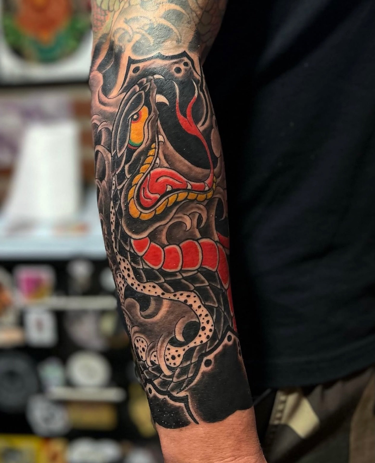 Lower arm snake sleeve by @carpe_tattoo 

To book with Carpe you can message him or get in touch with us:

info@sunsettattoo.co.nz
www.sunsettattoo.co.nz

#sunsettattoonz #aucklandtattoo #snaketattoo #japanesetattooing #irezumi