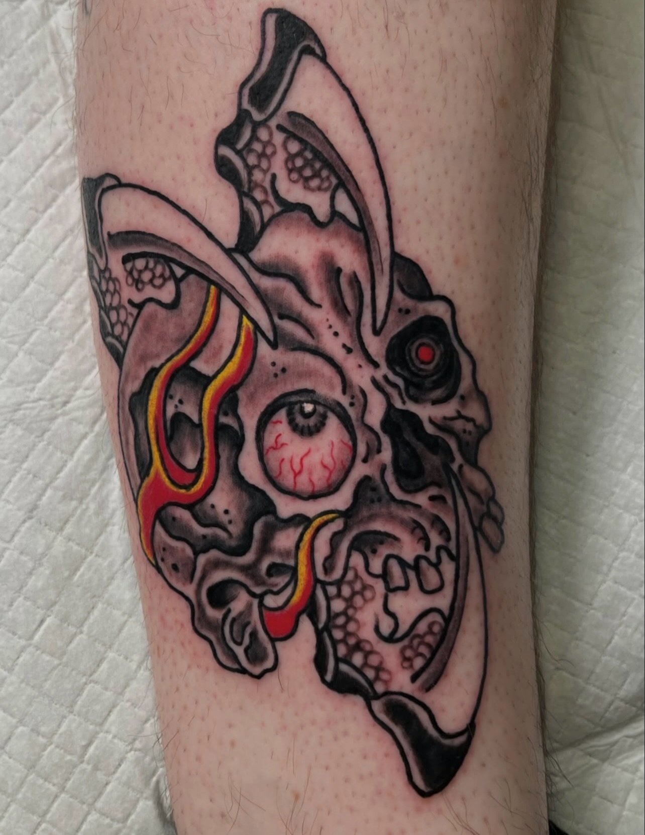 Skull and dragon claw by @carpe_tattoo 

To book with Carpe you can message him or get in touch with us:

info@sunsettattoo.co.nz
www.sunsettattoo.co.nz

#sunsettattoonz #aucklandtattoo #skulltattoo