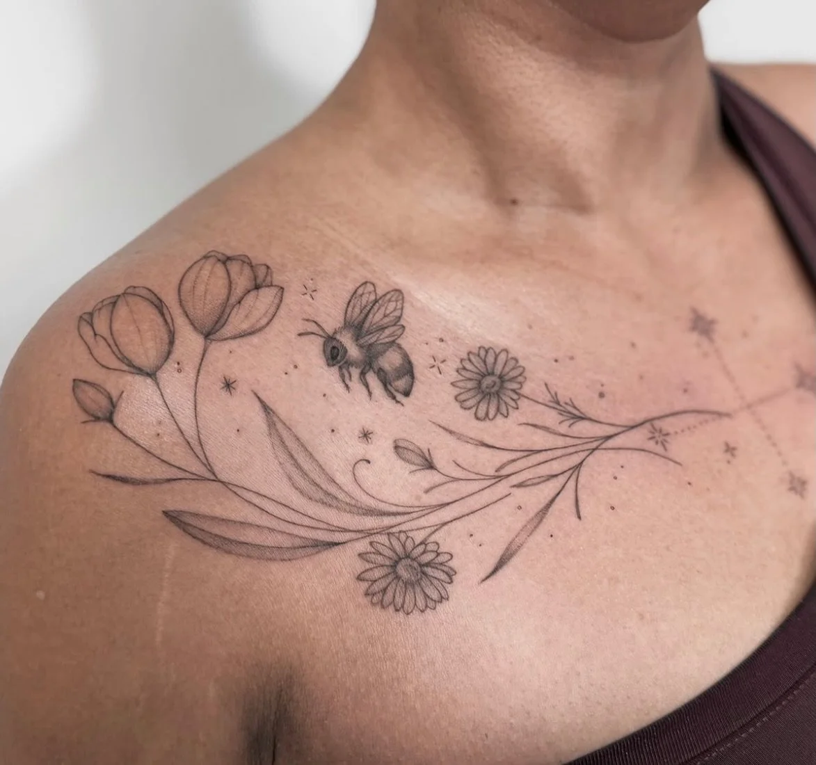 Beautiful custom fine line piece by @veroalarcon.tattoo 

To book with Veronica you can send her a message or get in touch with us:

info@sunsettattoo.co.nz
www.sunsettattoo.co.nz

#sunsettattoonz #aucklandtattoo #finelinetattoo #fineline #floraltatt