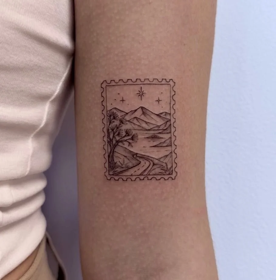 Little stamp by @veroalarcon.tattoo 
To book with Vero you can DM her or go to our booking form at www.sunsetttattoo.co.nz #finelinetattoos