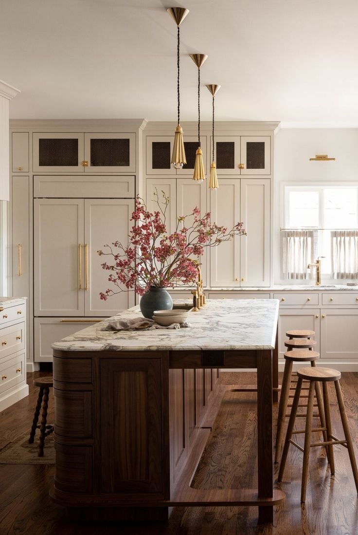 16 Beautiful Kitchens Designed Around Neutral Paint Colors.jpeg