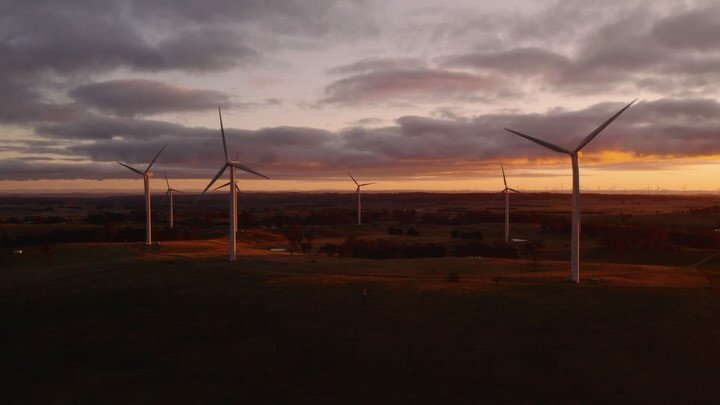 Frames from an awesome renewables peice for @the_new_joneses last year 

#documentary #renewables #windpower #goldenhour #filmmaking #cinematography #directorofphotography #australia #documentaryfilmmaking #filmmakers #sydneyvideographer #canonc400 #