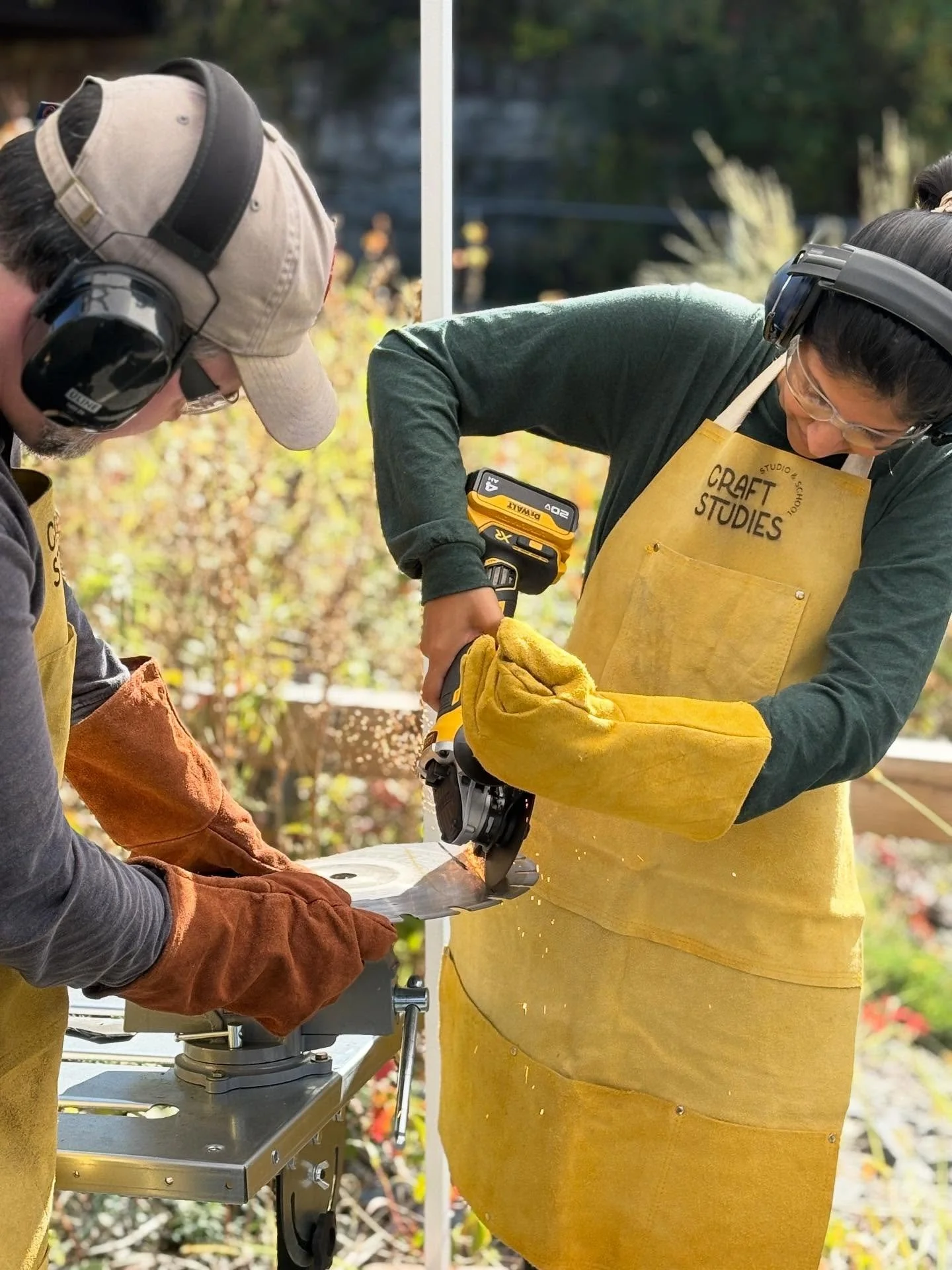 Sparks fly as students forge their own knives from old concrete saw blades, donated by Carroll Concrete! 🔥

#repurpose #knifemaking #metalsmithing #handmade #studiolife