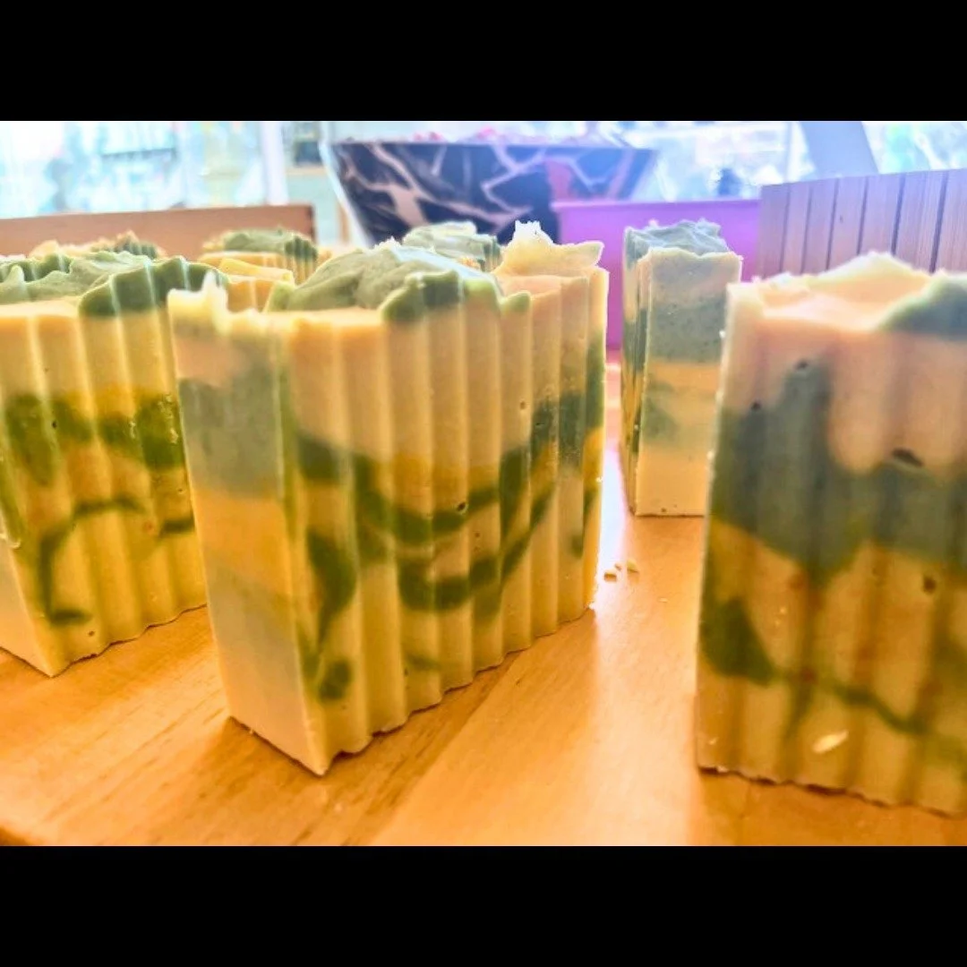 The fiber studio still smells amaaaaazing from the soap-making workshop with Blair from @plantlust_botanicals! 

#soapmaking #botanicalskincare #plantbased #greenbeauty #handmade #studiolife