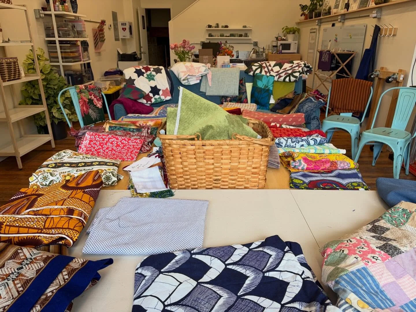 Fabric overload (is there such a thing?) in today&rsquo;s Decorating Pillows class with Velvet Furn.