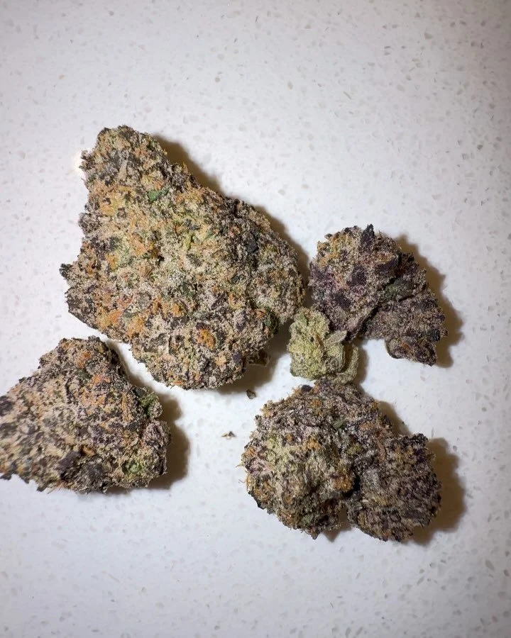 magic-confetti-by-the-flower-district-strain-review-by-eriksreviews.jpeg