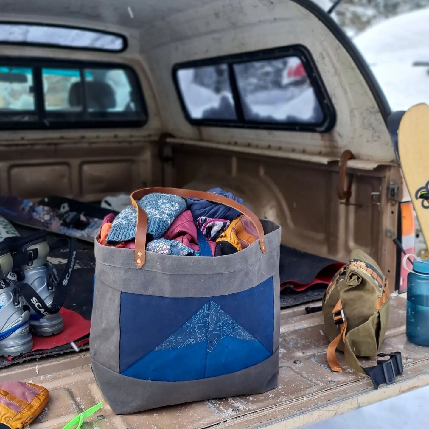 *New* The Gear Haulin' Tote
.
Your go-to gear hauler for any adventure. Going skiing, biking, boating, have kiddos? Bring it all! 
Made out of waxed canvas, this material has been long loved for its durability and natural water resistance. Two exteri