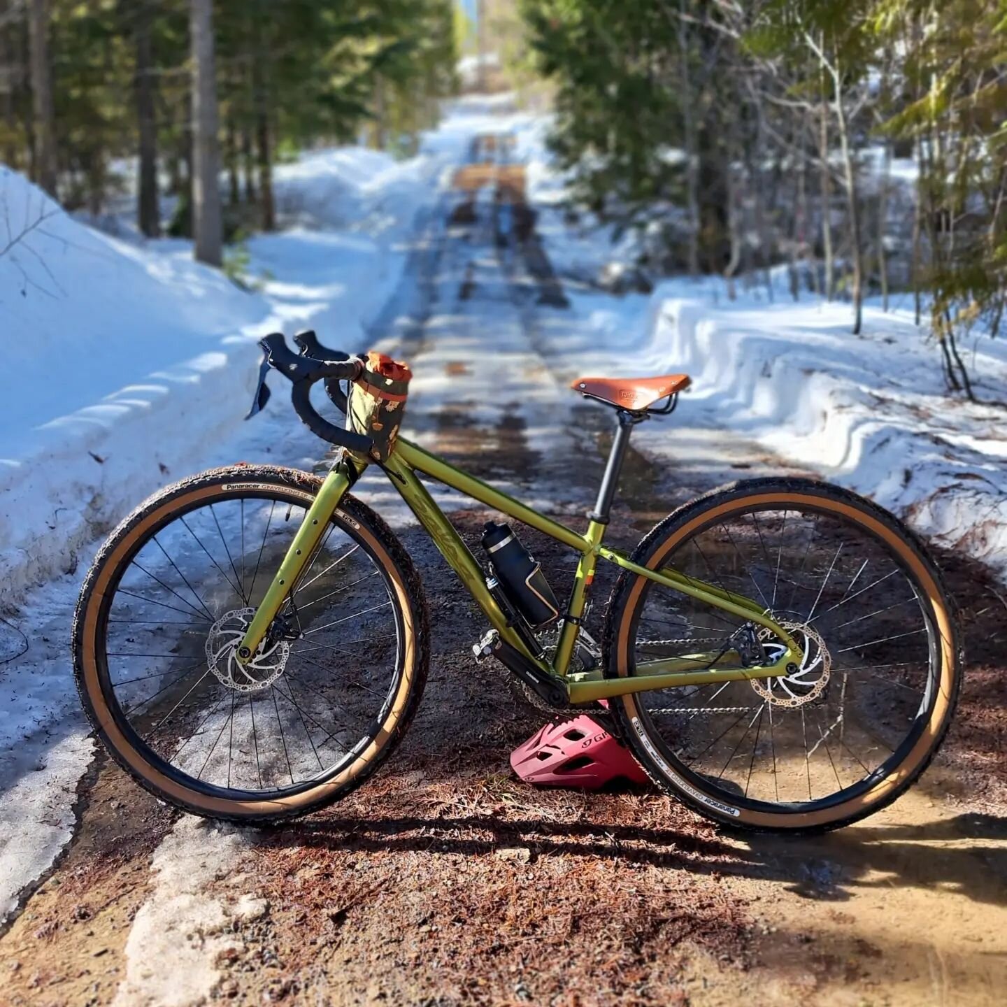 Spring is here, and so is biking season!
.
Stem Bags are great for quick and easy handlebar access for storing water bottles, bear spray, snacks, wrappers, phone, bike tools, or a light layer. One handed open and close for easy access on the go, has 