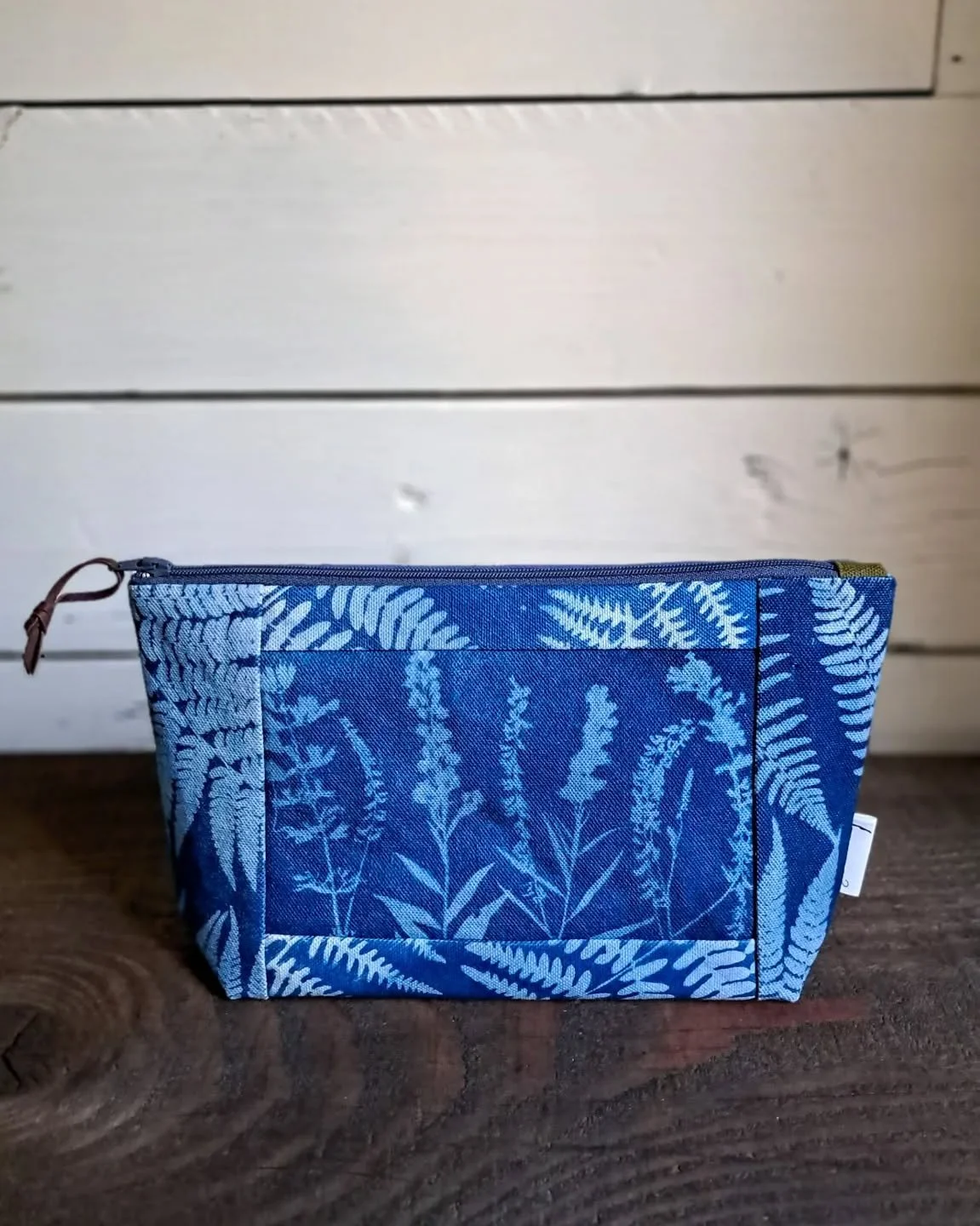 Shop update!
New Waxed Canvas Slings, Stem Bags, Hip/Handlebar Roll-Top Packs, Chalk Bags, Bear Spray Holsters, and Zipper Pouches just went up in the shop. Link in bio&uarr;.

Thank you so much for your support &mdash; your choice to shop small trul