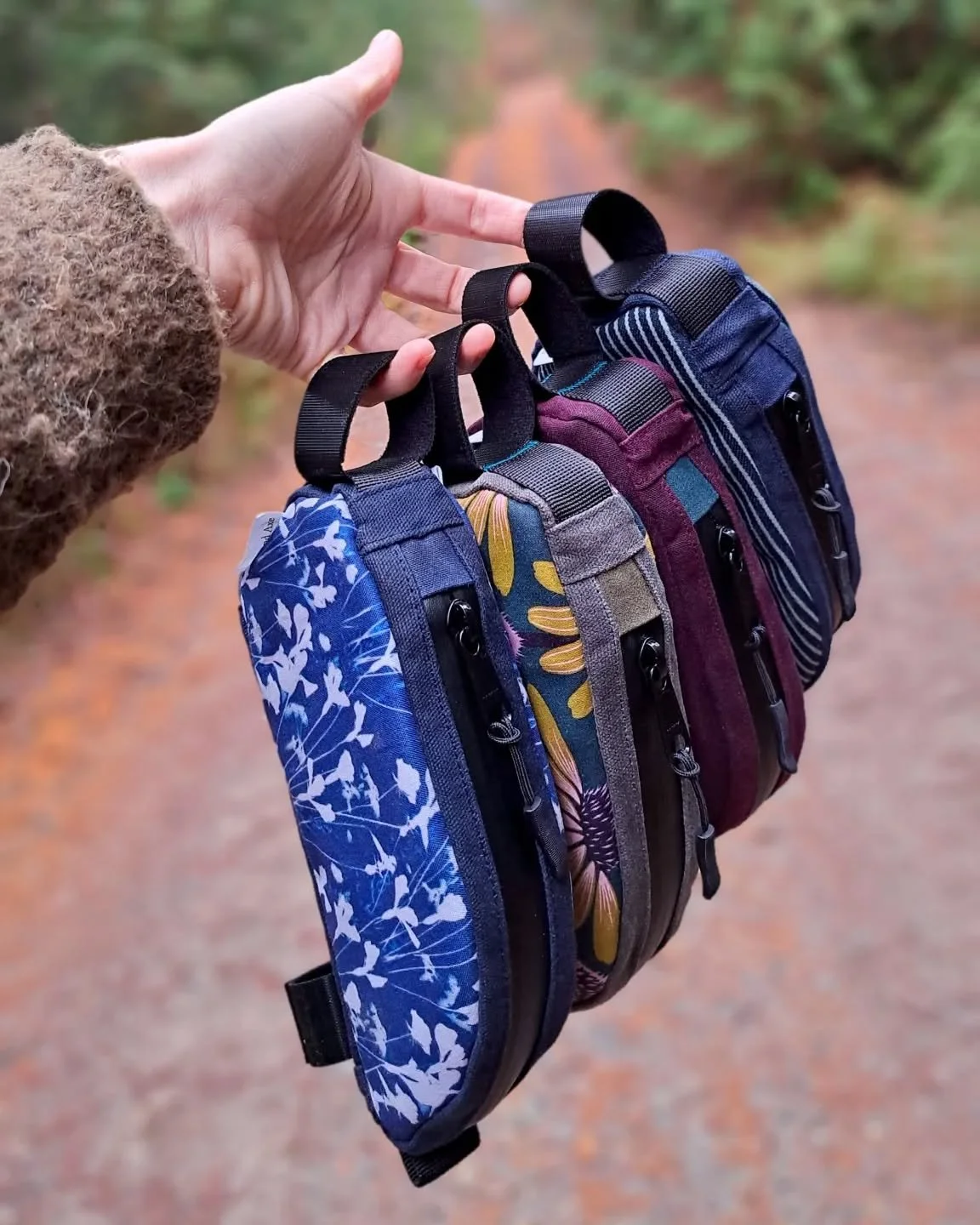 Top tube bags are headed to the Helena and Missoula MADE Fairs! I&rsquo;m so excited to be part of these holiday shows&mdash;hope to see you there!
@handmademt 

✦ Helena MADE Fair &mdash; Dec 5 &amp; 6, Lewis &amp; Clark Fairgrounds
✦ Missoula MADE 