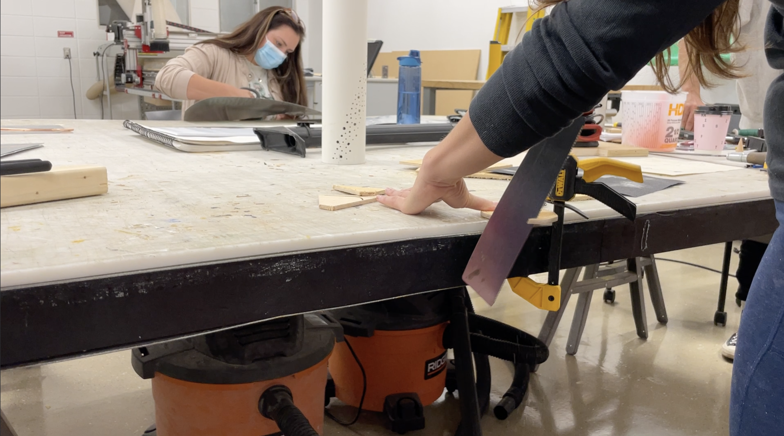 B003 - Macro CU Montage (Interior design Lab)
ACTION: Cutting or forming a small scale model
