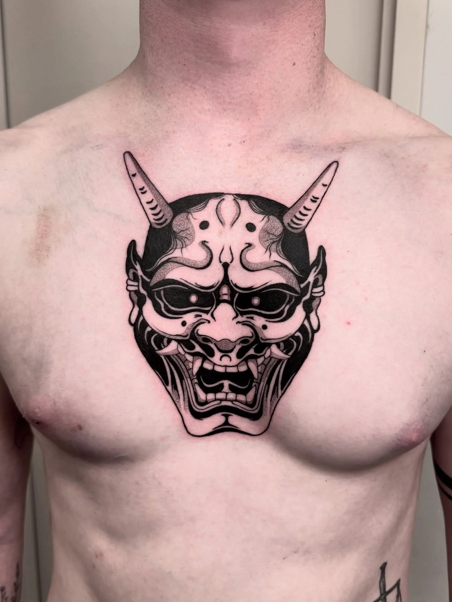 Hannya 
Thanks for getting this one Cam! I&rsquo;d love to do more Japanese masks like this - to enquire please submit the contact form on my website (link in bio) 

Tattooed @lighthouse_tattoo 

________________________________________

 #tat #tatto