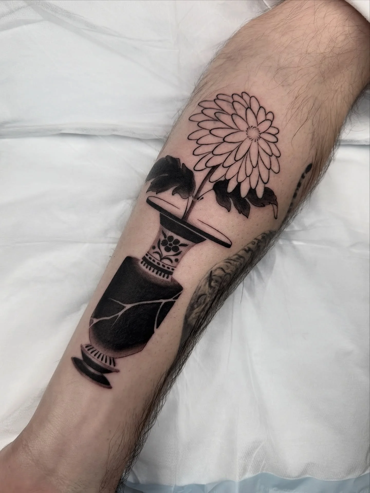 Kintsugi vase 
Thanks Taj! This one was a reimagined version of one of my flash pieces, drawn to suit the gap. 

Currently taking bookings for  Nov./Dec. @lighthouse_tattoo 

 Please submit the contact form in my bio for all enquiries! 

____________