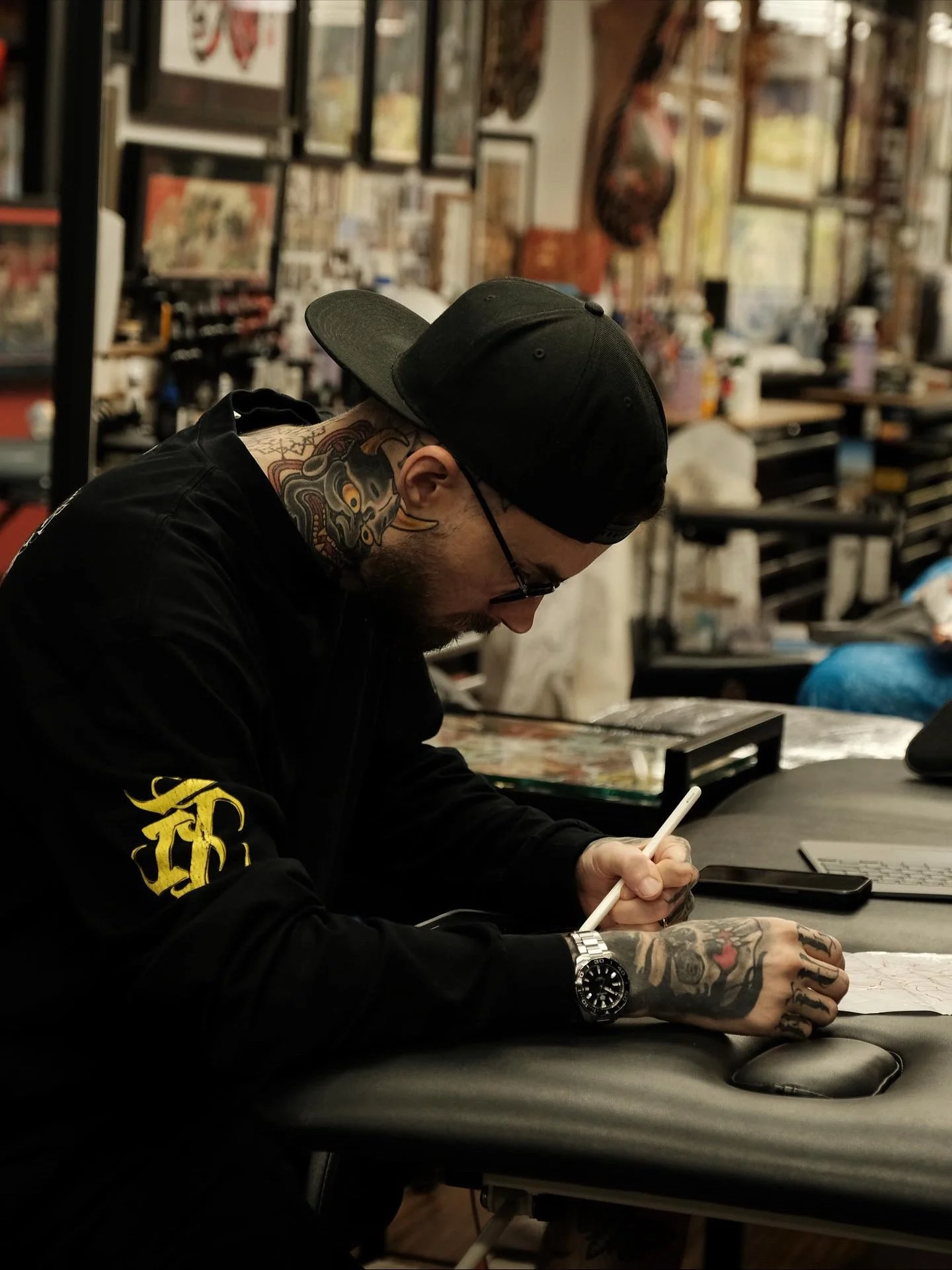 @theirongatetattooconvention starts today at 10am! 
Taking walk ups from 2pm today and tomorrow. 

* Plenty of flash available *
Booth G2 with the legends @lighthouse_tattoo 
Come say hi! 

____________________________________________
 #tat #tattoo #