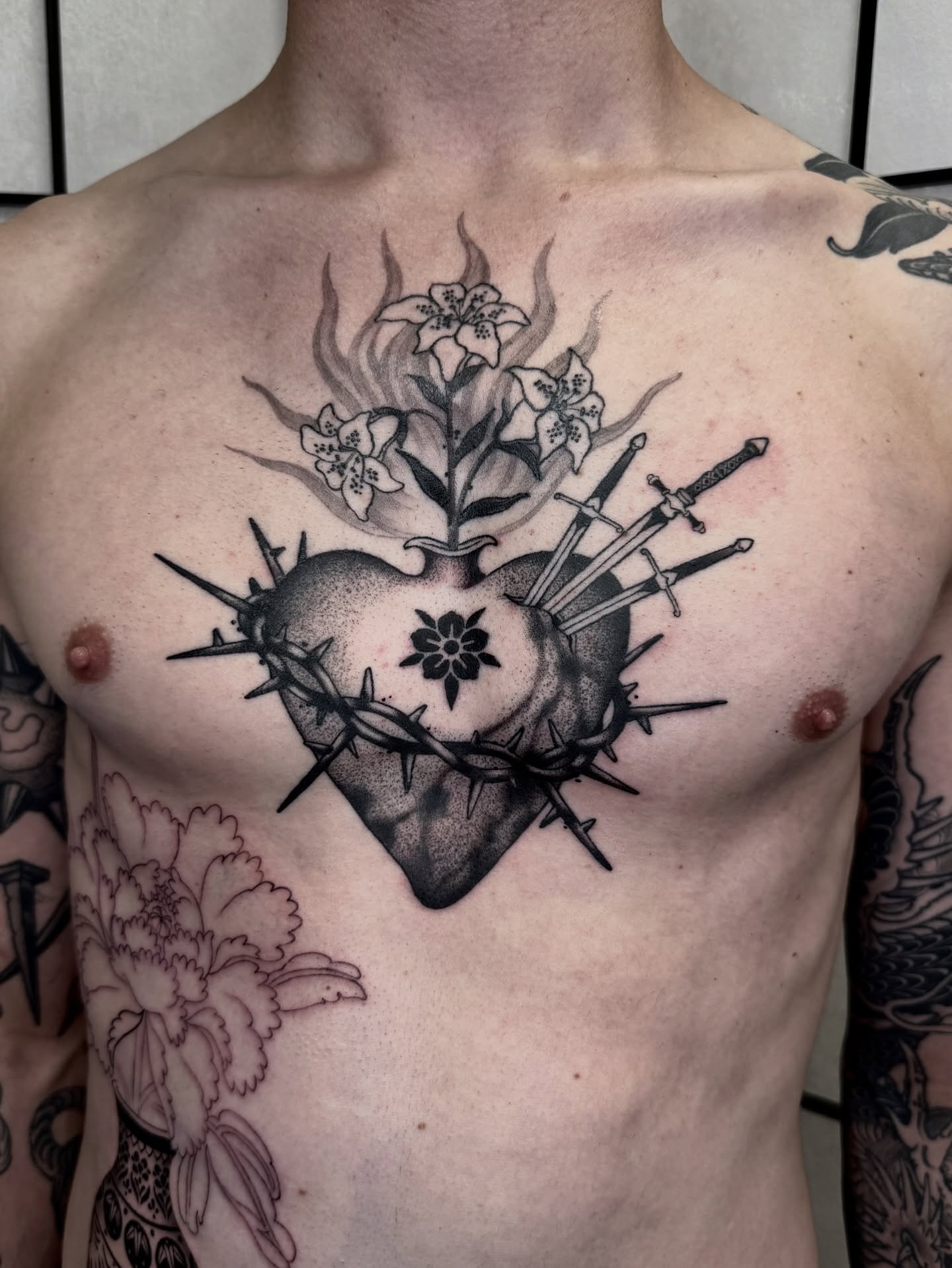 Thanks Keate! 
Last session we finished the sacred heart (90% of it is 2 weeks healed) and also started a vase on his side. We will be finishing it in January! 

Currently booking Jan./Feb./Mar. @lighthouse_tattoo 
(Booking link in bio)

____________