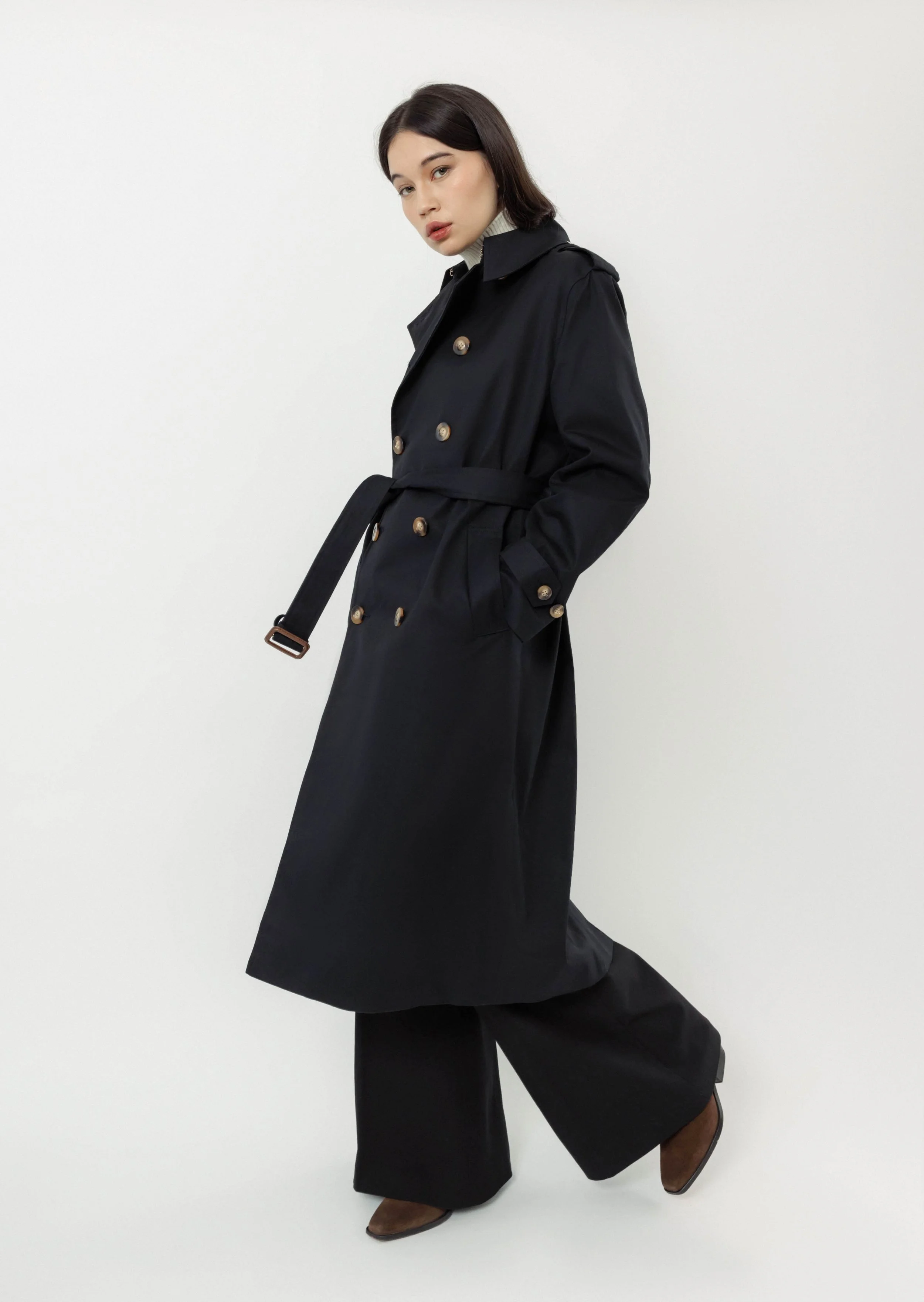 Roz x Heather Lynn navy 100% organic cotton trench coat, styled with Pamela Card jewelry