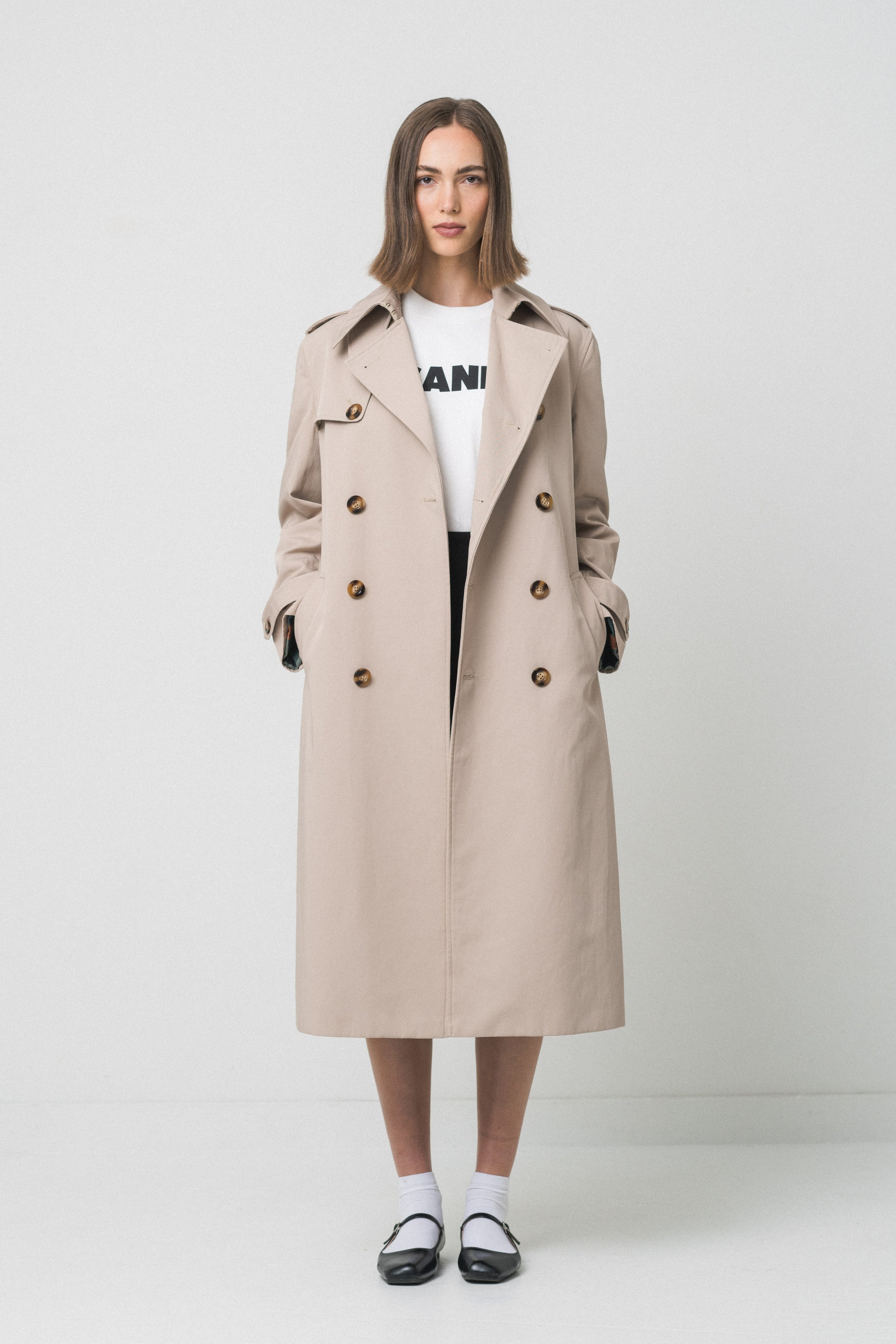 water-restistant, luxury, updated classic, timeless, cream, plaid lining, designed in CANADA