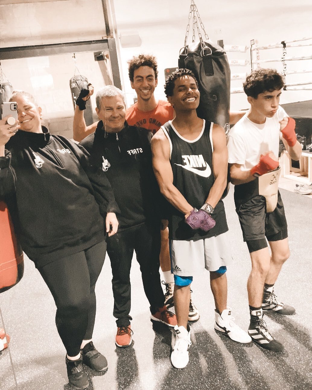 They say it&rsquo;s the loneliest sport in the world&hellip;but it doesn&rsquo;t have to be 😀🥊

13th Round Fight for Life is a charitable program serving at-risk youth. We combine boxing instruction with life skills workshops and academic and socia