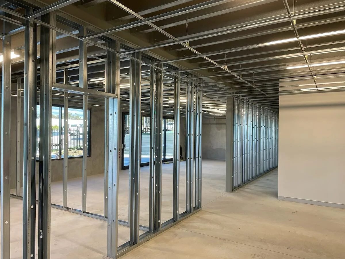 Some pics from site just now, so impressed with the detail and cleanliness. 
Cleanliness = safety = productivity 

..
..
#retailinteriors #commericalplastering #plasterer #drywall #shopfitting #specialized #cleansite #productivity #safesite #ourguysr