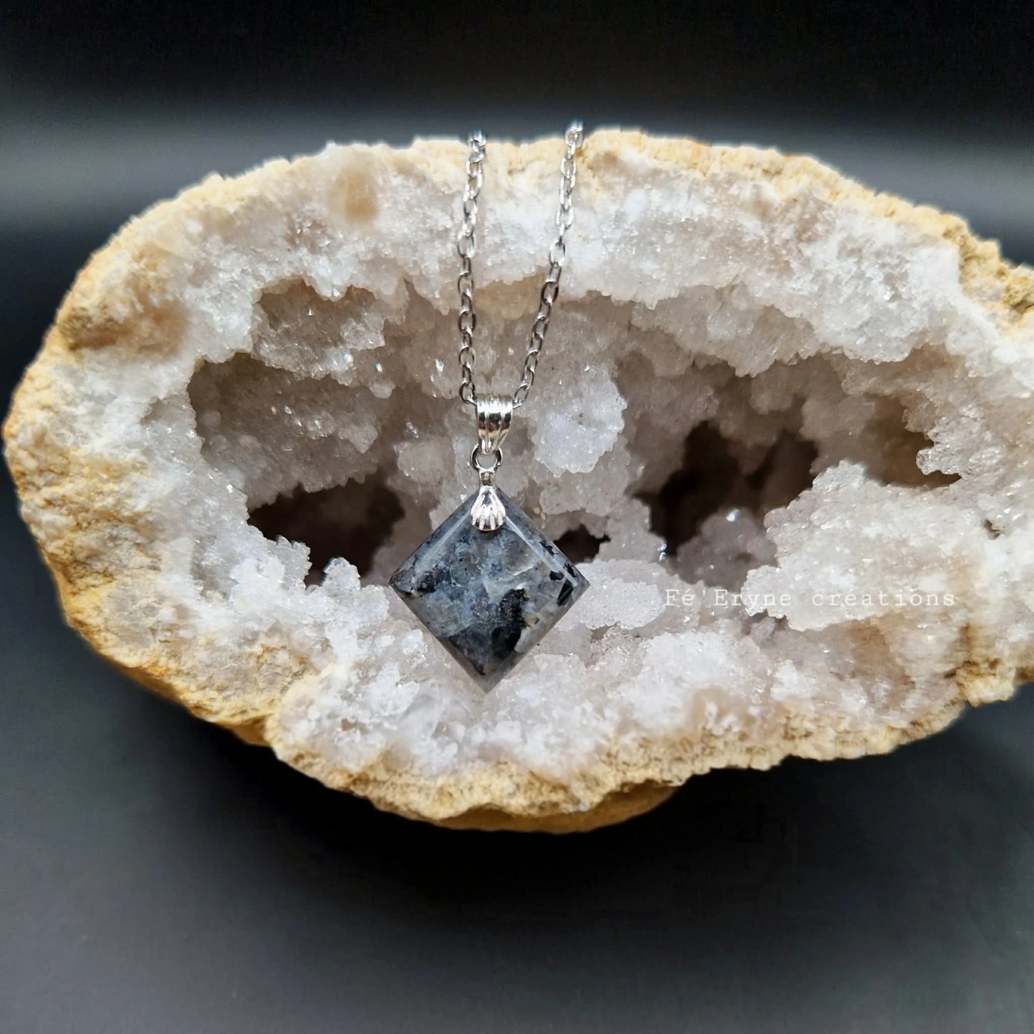 Collier Larvikite