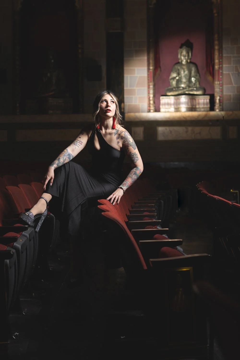 charlie james photo -milwaukee editorial portrait photographer - 2026 - feb - oriental theater - nycolle leann white.jpg