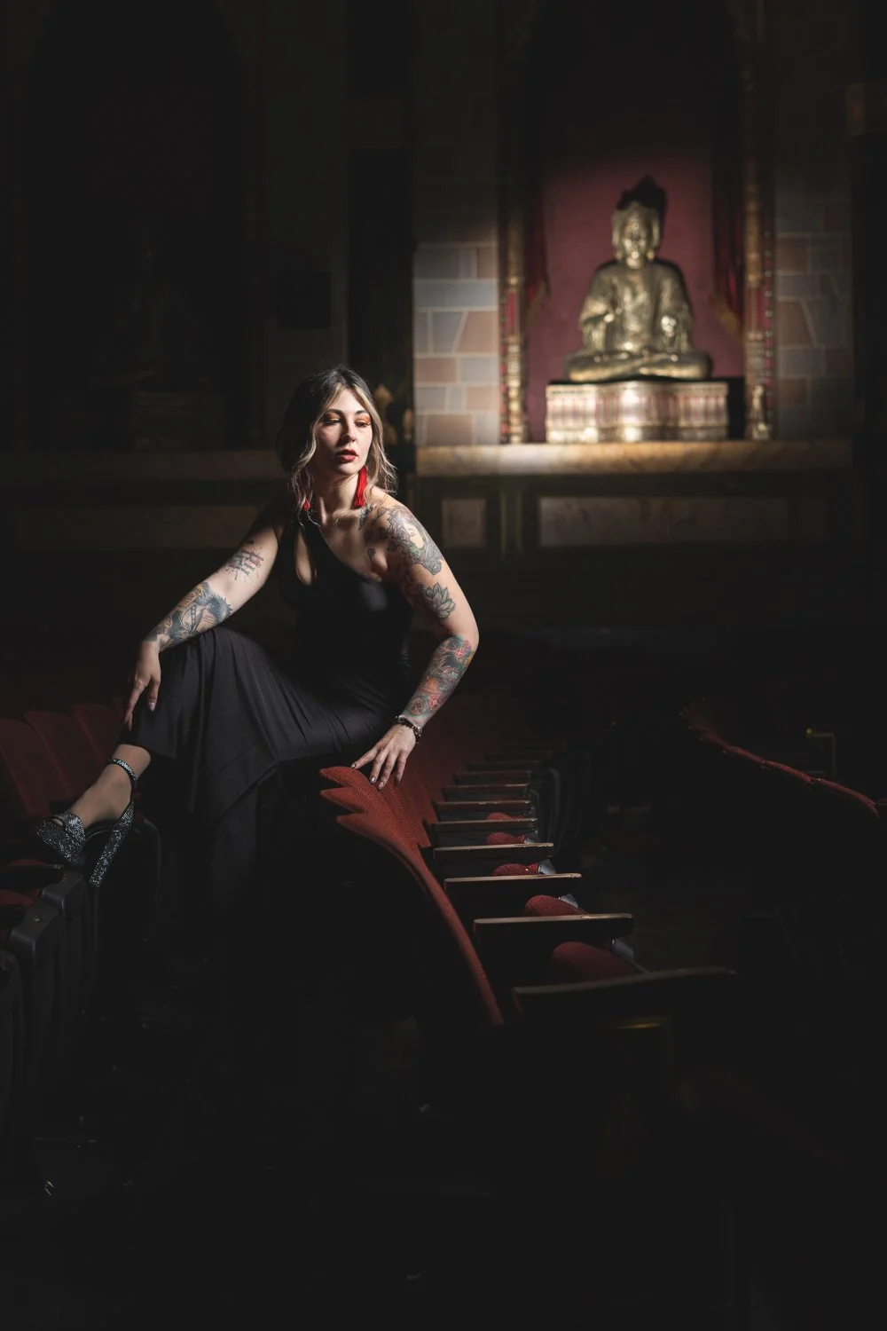 charlie james photo -milwaukee editorial portrait photographer - 2026 - feb - oriental theater - nycolle leann white-2.jpg