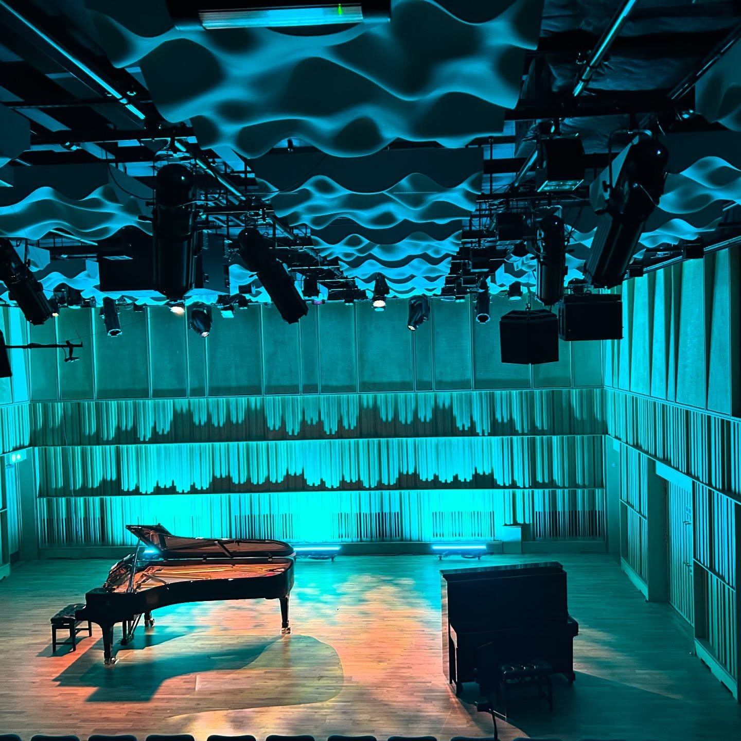 PRISM | Technical Rehearsal, 19.01 @royalbirmcons  ____________________________________________  Piano @melissamorrismusic 
Lighting Design @joe2dp  Composers Chloe Knibbs and #marieja&euml;ll  Recorded Vocals @suziepurr , Brian and Vivienne ________