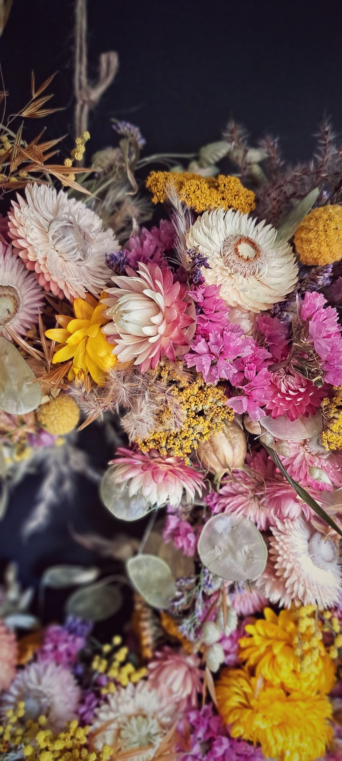 Vibrant Dried Flower Wreath – Eco-Friendly & Long-Lasting