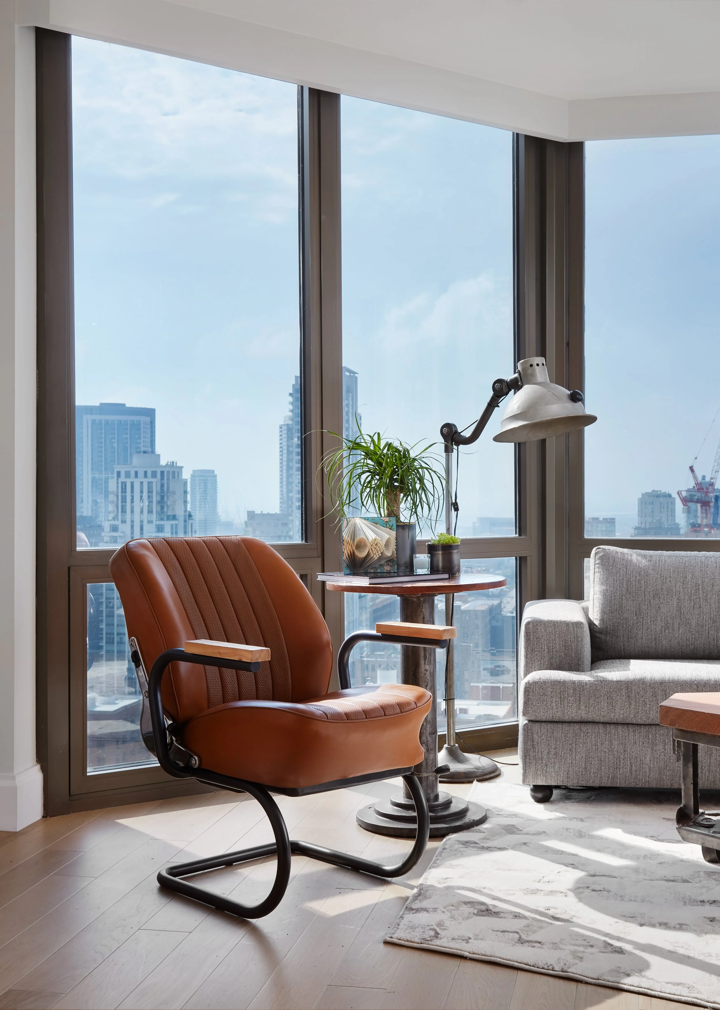 Intellectual’s Bachelor Pad | Luxury Modern Apartment with Curated Art ...