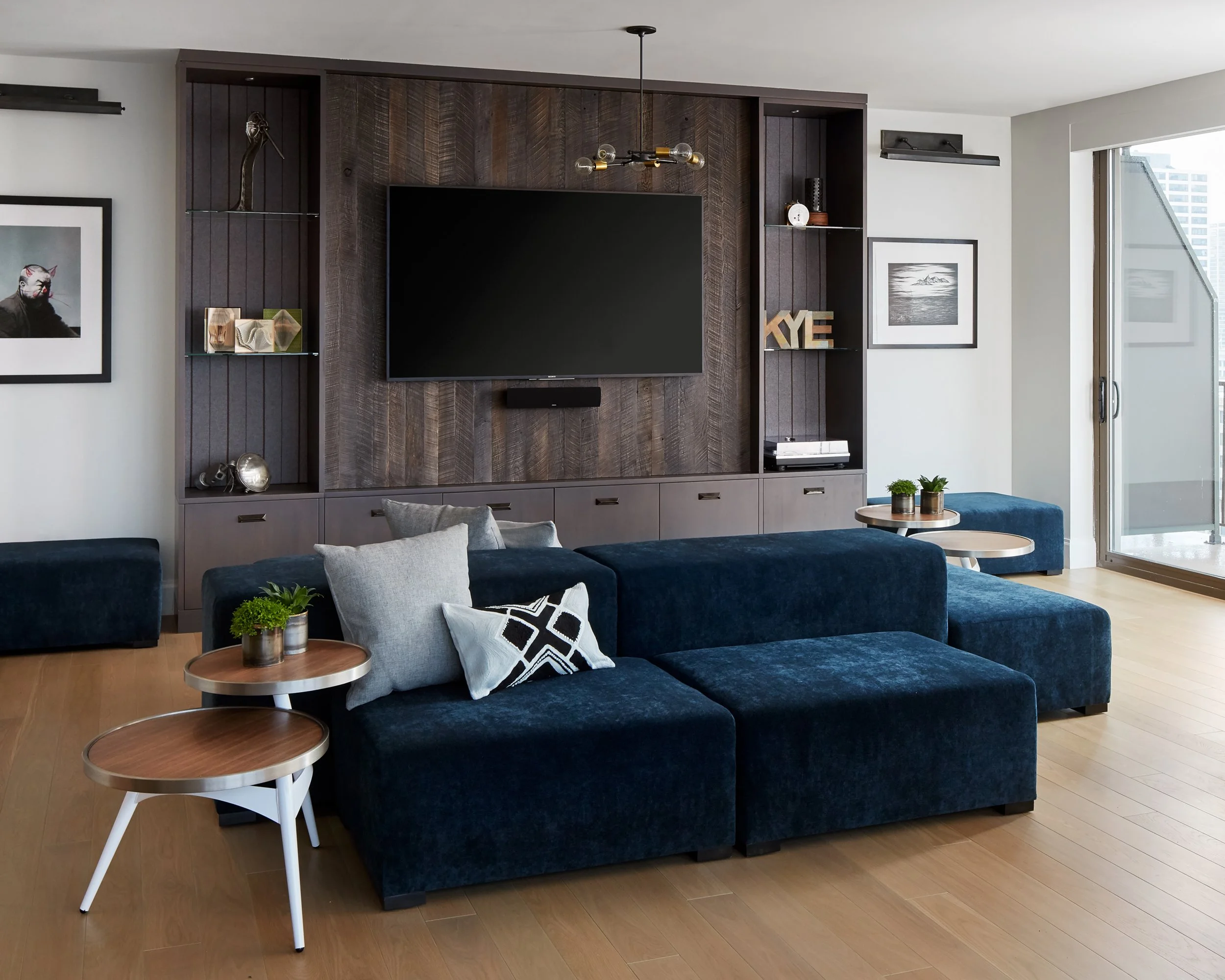 Intellectual’s Bachelor Pad | Luxury Modern Apartment with Curated Art ...